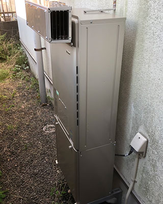 2021年7月31日、東京都府中市にお住まいK様宅のTES熱源機、東京ガス「XT4205LRSAW3C(GH-S247ZWS)」をリンナイ「RUFH-E2405SAW2-3(A)」にお取替させていただきました。