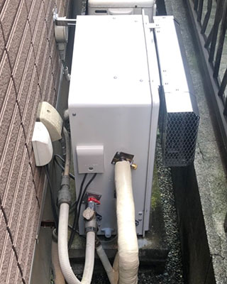 2021年8月9日、横浜市保土ヶ谷区にお住まいN様宅のガス給湯器、リンナイ「RF-V2401SAG」をリンナイ「RUF-A2400SAG(B)」にお取替させていただきました。