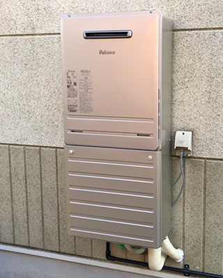 2021年8月26日、神奈川県三浦市にお住まいY様宅のガス給湯器、ノーリツ「GT-2050SAWX」をパロマ「FH-E2022FAWL」にお取替させていただきました。