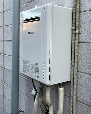 2022年2月16日、横浜市中区にお住まいF様宅のガス給湯器、ノーリツ「GT-2427SAWX」をノーリツ「GT-2460SAWX-2 BL」にお取替させていただきました。