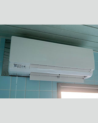 2021年11月16日、横浜市港北区にお住まいO様宅の浴室暖房乾燥機、東京ガス「KG-A030U-BD(RBH-W311KSN)」をリンナイ「RBH-W414KP」にお取替させていただきました。
