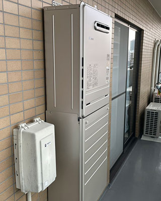 2022年8月17日、横浜市戸塚区にお住まいH様宅のガス給湯器、リンナイ「RUF-V2006SAW」をリンナイ「FH-2420AW」にお取替させていただきました。
