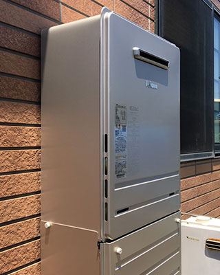 2022年5月29日、神奈川県藤沢市にお住まいS様宅のガス給湯器、ノーリツ「GT-2427SAWX」をパロマ「FH-E2422SAWL」にお取替させていただきました。