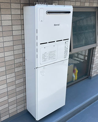 2022年8月8日、横浜市青葉区にお住まいM様宅のガスふろ給湯暖房用熱源機、リンナイ「RUFH-VD2400AW2-3」をリンナイ「RVD-A2400AW2-3(B)」にお取替させていただきました。