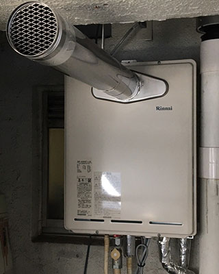 2021年12月26日、川崎市幸区にお住まいI様宅のガス給湯器、ノーリツ「GT-2427AWX-C」をリンナイ「RUF-A2405AT-L(B)」にお取替させていただきました。