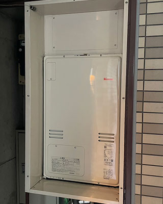2023年2月23日、横浜市鶴見区にお住まいM様宅のTES熱源機、東京ガス「IT-368RSB9-AW3Q(RUFH-2405AU2-3)」をリンナイ「RUFH-A2400AU2-3」にお取替させていただきました。