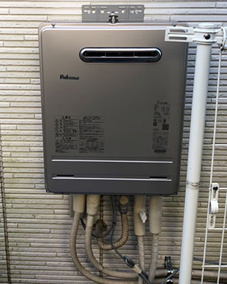 2022年1月31日、横浜市神奈川区にお住まいK様宅のガス給湯器、ノーリツ「GT-2050AWX」をパロマ「FH-2010AWL」にお取替させていただきました。