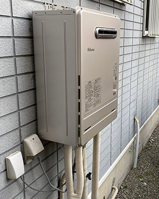 2022年2月20日、神奈川県逗子市にお住まいT様宅のパーパス製ガス給湯器をパロマ「FH-2420AW」にお取替させていただきました。