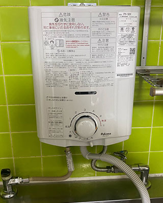 2022年3月24日、相模原市中央区にお住まいU様宅の台所にパロマの瞬間湯沸かし器「PH-5BX」を取付させていただきました。
