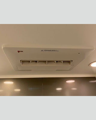 2022年4月4日、東京都渋谷区にお住まいF様宅の浴室暖房乾燥機、東京ガス「ABD-3305ACSKJ3M」をノーリツ「BDV-4106AUKNC-J3-BL」にお取替させていただきました。