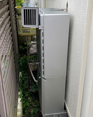 2022年6月15日、横浜市泉区にお住まいH様宅のガス給湯器、リンナイ「RUF-V2401SAW」をノーリツ「GT-C2462SAWX-2 BL」にお取替させていただきました。