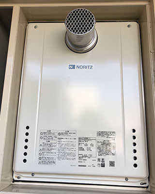 2022年7月2日、東京都江東区にお住まいE様宅のガス給湯器、ノーリツ「GT-2428SAWX-T」をノーリツ「GT-2460AWX-T-2 BL」にお取替させていただきました。