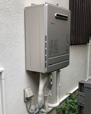 2022年5月14日、東京都世田谷区にお住まいK様宅のガス給湯器、リンナイ「RUF-A2003SAW(A)」をパロマ「FH-2010AW」にお取替させていただきました。