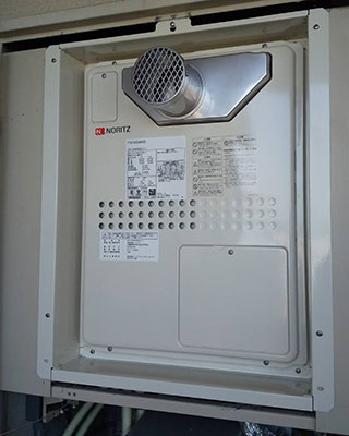 2022年11月9日、大阪府高槻市にお住まいG様宅のガスふろ給湯暖房用熱源機、パロマ「DH-N2412AWDL3」をノーリツ「GTH-2445AWX3H-T-1 BL」にお取替させていただきました。