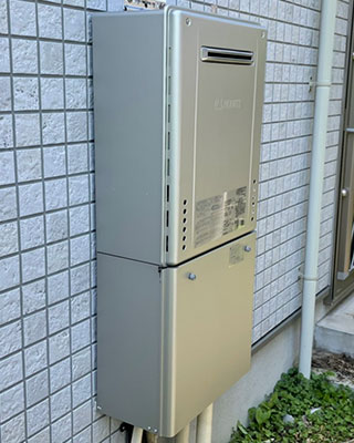2022年5月29日、横浜市緑区にお住まいK様宅のガス給湯器、ノーリツ「GT-2450SAWX」をノーリツ「GT-C2462PAWX-2 BL」にお取替させていただきました。
