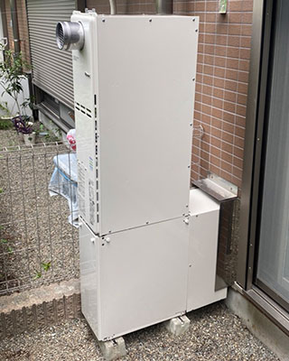 2022年8月17日、東京都町田市にお住まいA様宅のガスふろ給湯暖房用熱源機、リンナイ「RUFH-VS2400SAW2-3」をリンナイ「RUFH-SE2406AT2-3」にお取替させていただきました。