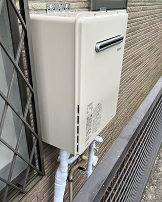 2022年8月25日、神奈川県藤沢市にお住まいF様宅のガス給湯器、リンナイ「RUF-A2000SAW(A)」をリンナイ「RUF-A2005AW(B)」にお取替させていただきました。