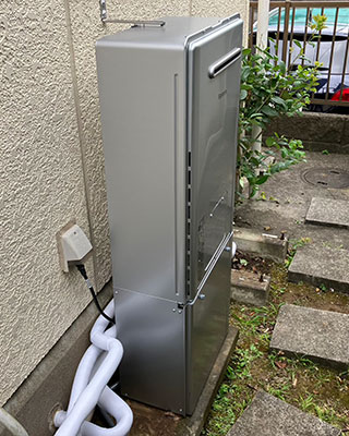 2023年7月13日、横浜市栄区にお住まいT様宅のノーリツのガス給湯器「GT-C2031SARX」と三洋電機の熱源機「DS-034RFAZ」をリンナイ「RUFH-E2407SAW2-3」にお取替させていただきました。
