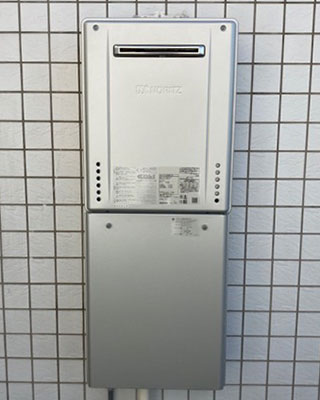 2022年11月8日、神奈川県横須賀市にお住まいT様宅のガス給湯器、ノーリツ「GT-3230AWX」をノーリツ「GT-C2462AWX-2 BL」にお取替させていただきました。