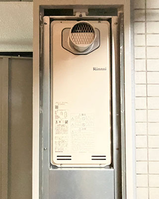 2022年10月28日、横浜市南区にお住まいI様宅のガス給湯器、ノーリツ「GT-2003SAW-T BL」をリンナイ「RUF-SA2005SAT」にお取替させていただきました。