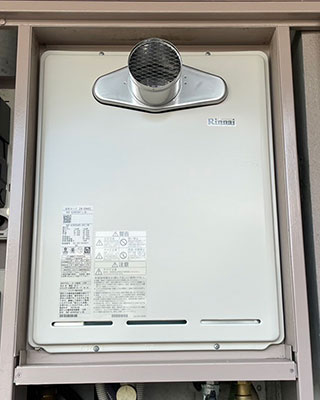 2023年3月29日、横浜市神奈川区にお住まいT様宅のガス給湯器、リンナイ「RUF-V2405SAT」をリンナイ「RUF-A2405SAT-L(B)」にお取替させていただきました。