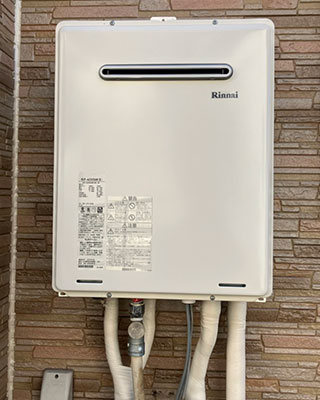 2022年11月6日、神奈川県大和市にお住まいN様宅のガス給湯器、リンナイ「RUF-A2000SAW」をリンナイ「RUF-A2005AW(B)」にお取替させていただきました。