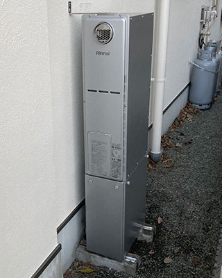 2022年12月24日、川崎市多摩区にお住まいY様宅のガスふろ給湯暖房用熱源機、ガスター「IT4203LRSSW3Q(RUFH-VS2400AW)」をリンナイ「RUFH-SE2408SAW2-3」にお取替させていただきました。