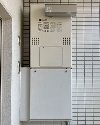 2023年5月18日、横浜市戸塚区にお住まいH様宅のガス給湯器、東京ガス「FT4204ARS2SW3QU(GTH-2434SAWX3H-L)」をノーリツ「GTH-C2460SAW3H-L-1 BL」にお取替させていただきました。