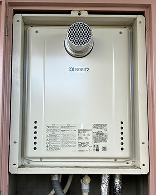 2023年2月15日、横浜市青葉区にお住まいO様宅のガス給湯器、ノーリツ「GT-2450AWX-T」をノーリツ「GT-2460AWX-T-2 BL」にお取替させていただきました。