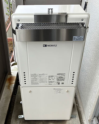 2023年2月8日、横浜市磯子区にお住まいH様宅のガス給湯器、リンナイ「RUF-A2400SAW(A)」をノーリツ「GT-2460SAWX-2 BL」にお取替させていただきました。