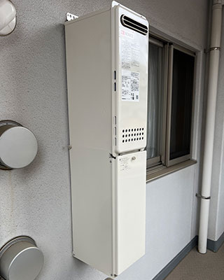 2023年5月14日、東京都板橋区にお住まいO様宅のガス給湯器、ノーリツ「GT-2033SAWX」をノーリツ「GT-2053SAWX-4 BL」にお取替させていただきました。