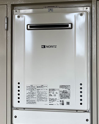 2023年7月9日、横浜市都筑区にお住まいK様宅のガス給湯器、ノーリツ「GT-2050AWX-PS」をノーリツ「GT-2060AWX-2 BL」にお取替させていただきました。