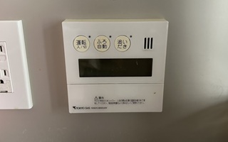 台所リモコン施工前