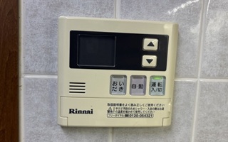台所リモコン施工前